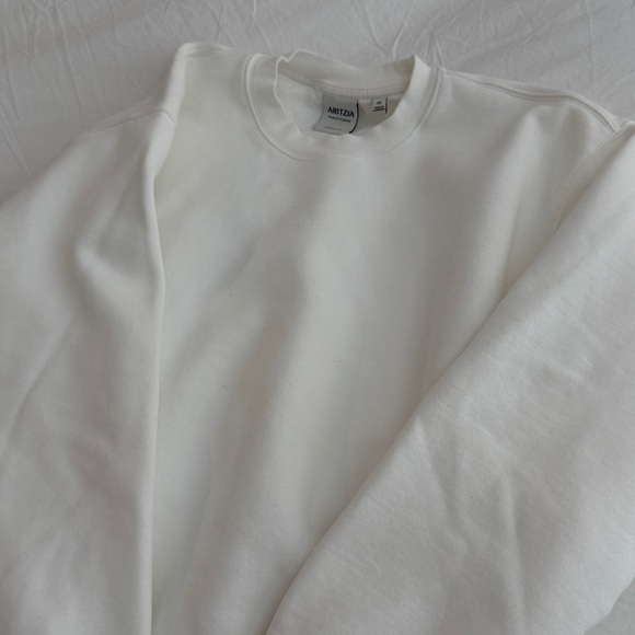 Aritzia sweat fleece white crewneck - Picture 2 of 3